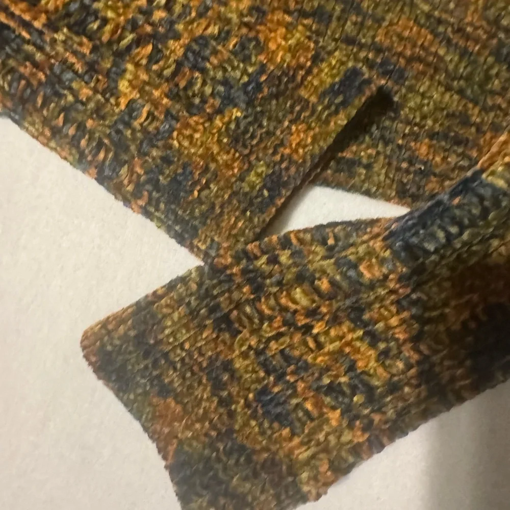 EARTHBOUND Blue and Yellow V-Neck Cropped Sweater